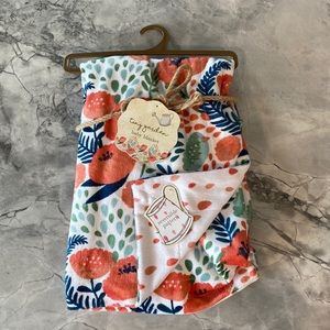 NWT Floral baby blanket, reversible